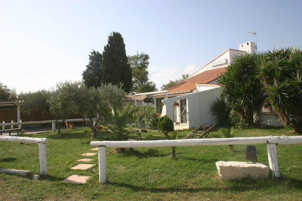 Hotel La Palunette Saintes-Maries-de-la-Mer Exterior photo